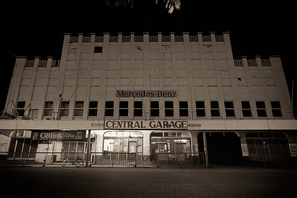 Central Garage - 8115